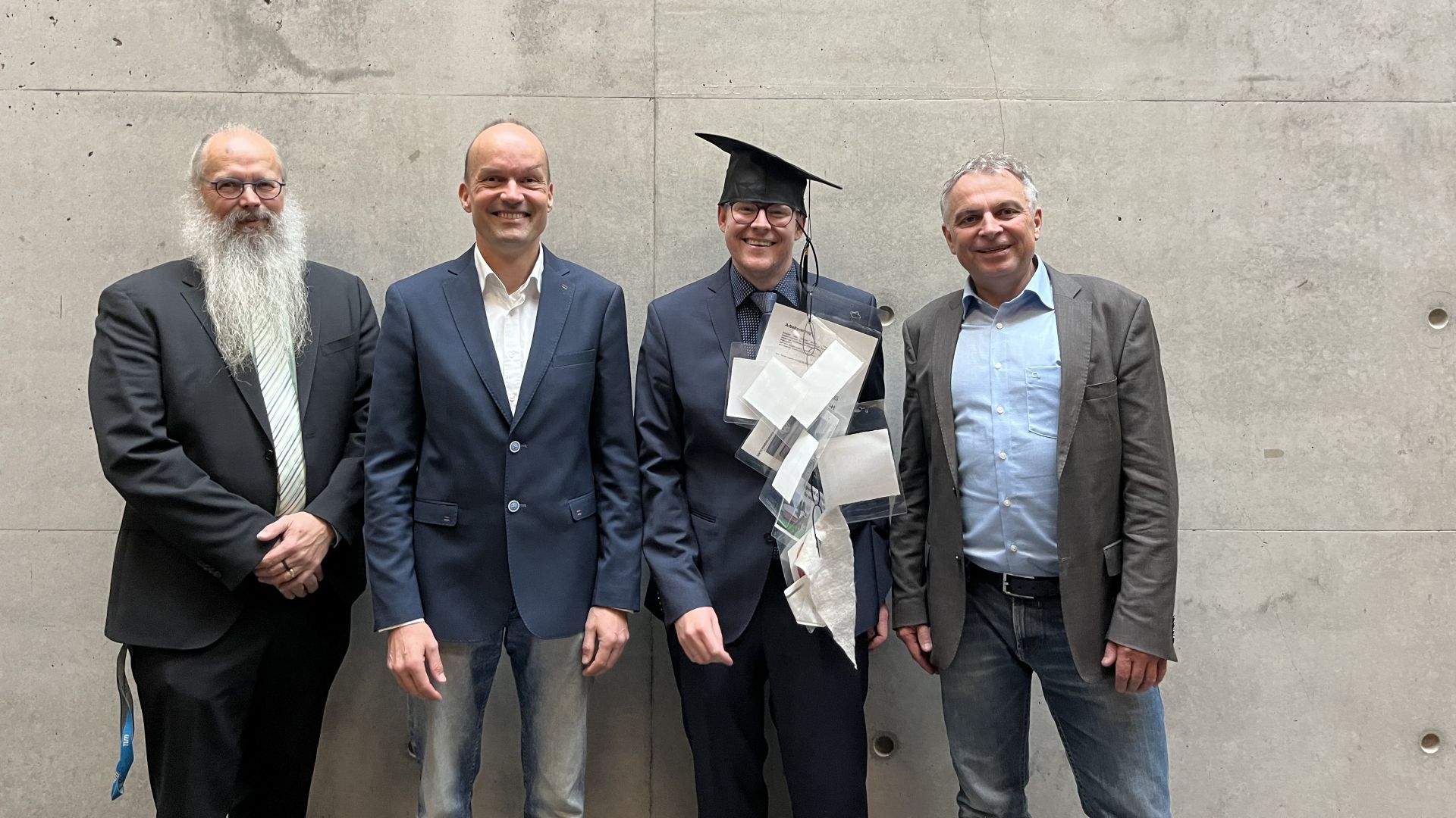 Prof. Zollfrank, Prof. Kainz, Prof. Gaderer, Dr. Florian Lugauer mit Doktorhut